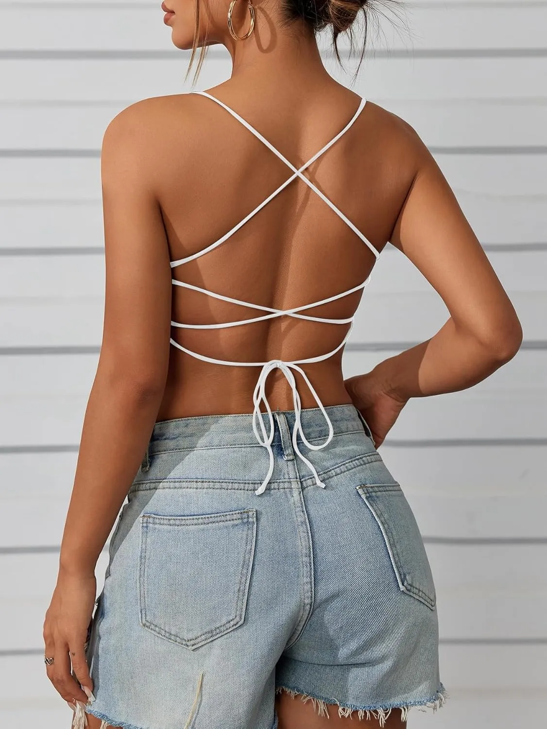 Verdusa Women's Criss Cross Backless Strappy Asymmetrical Hem Crop Cami Top