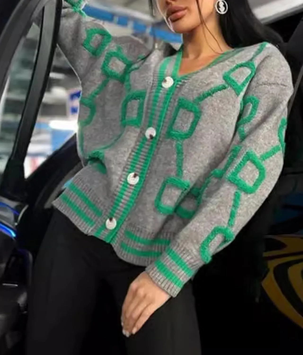 Women's Color Blocking V-Neck Fashionable Loose Sweater Cardigan Long Sleeve Geometric Oversized Knit Sweater Coat